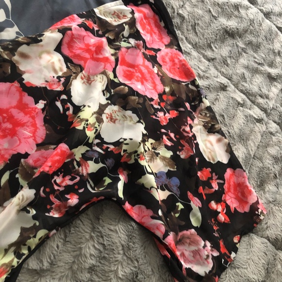 Floral shall/cardigan - Picture 2 of 4